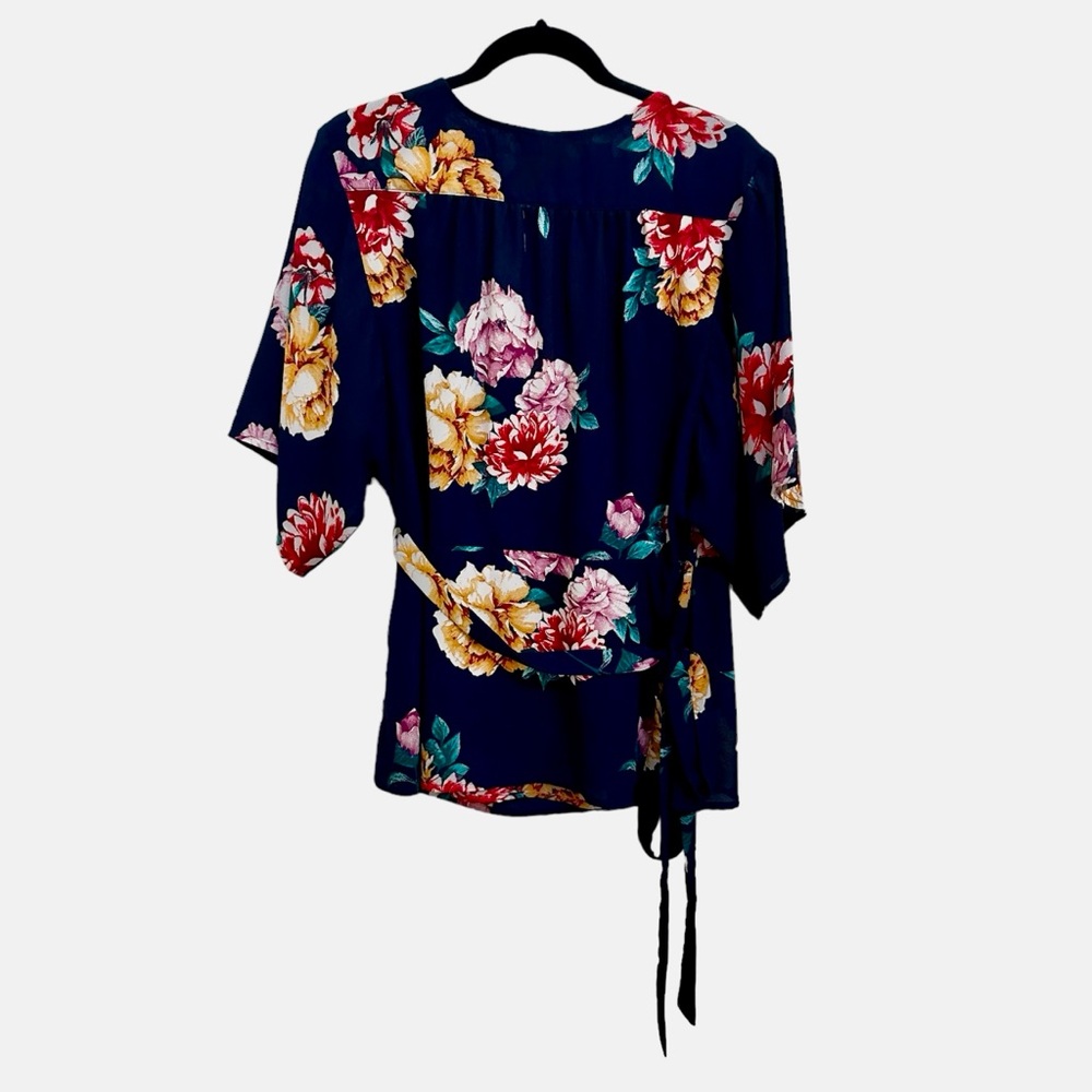 Gibson Floral Wrap Flowy Blouse in Women’s Medium - Picture 2 of 3